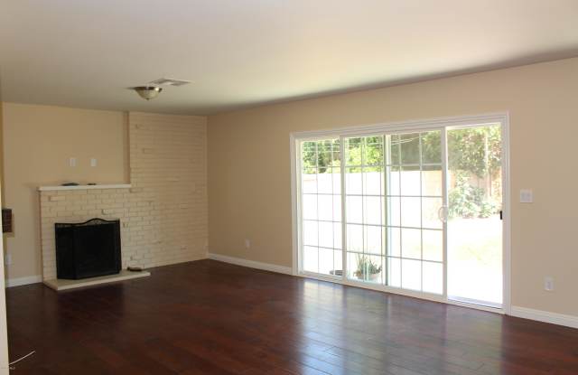 19553 Gault Street Gallery 3
