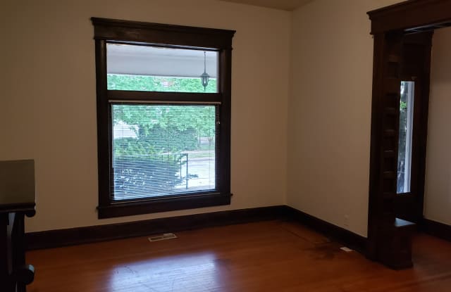 2126 N Talbott St photos photos