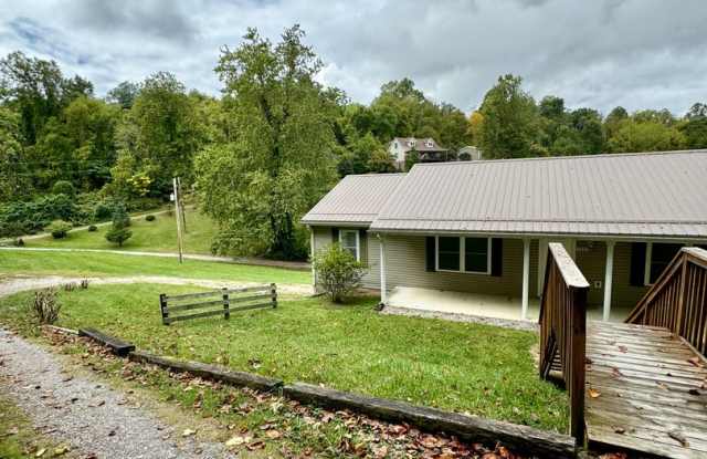 Spacious Home With Country Charm 5 Minutes From Downtown Blacksburg Gallery 3