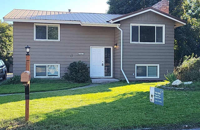 Beautiful Renovated 4 bedroom home For Rent in Downtown Coeur d'Alene! - 1516 East Harrison Avenue, Coeur d'Alene, ID 83814 Beautiful Renovated 4 bedroom home For Rent in Downtown Coeur d'Alene! - 1516 East Harrison Avenue, Coeur d'Alene, ID 83814