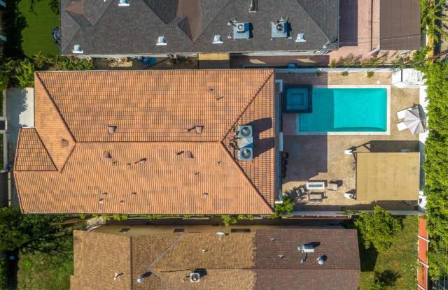 4946 ENFIELD Avenue Gallery 2
