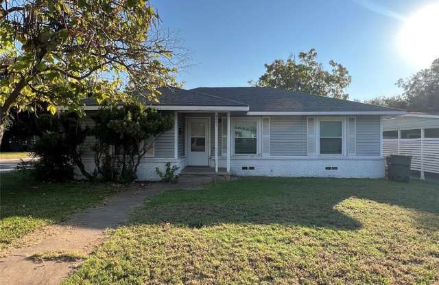 2021 N Crockett Street - 2021 North Crockett Street, Sherman, TX 75092