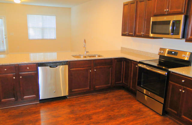 Beautiful 3 Bedroom, 2.5 Bathroom Townhome in NE Raleigh! Gallery 3