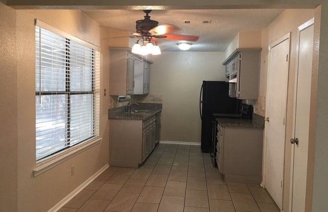 604 East Avenue F - 604 East Avenue F, Midlothian, TX 76065