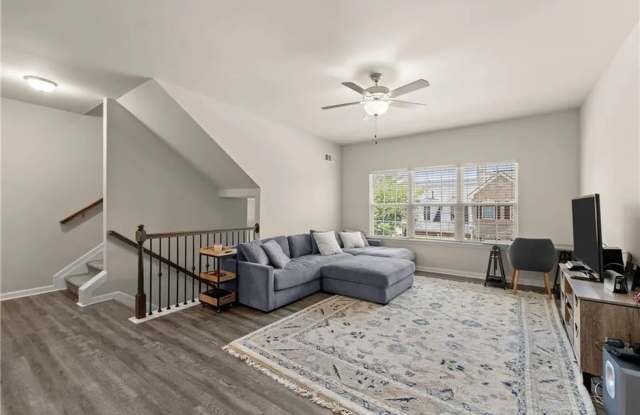 Room in 4 Bedroom Home at Chatham Ridge Dr photos photos