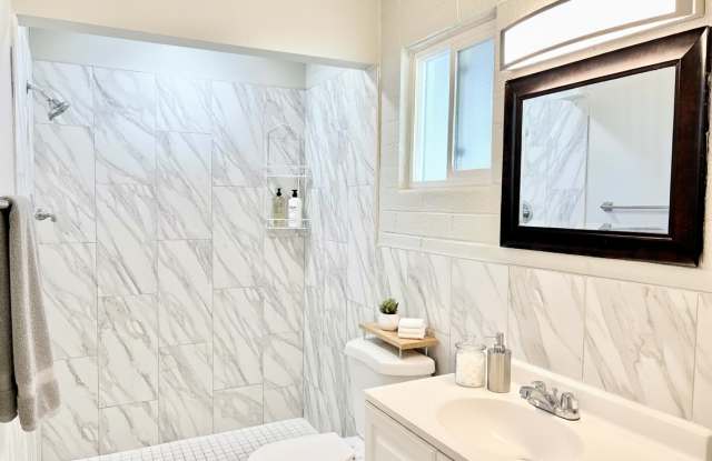 704-724 W 5th St photos photos