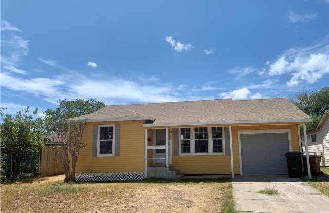 913 Azalea Drive photos photos