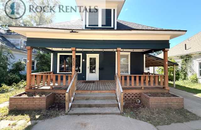 3 Bedroom 1 Bath House with Covered Parking Gallery 1