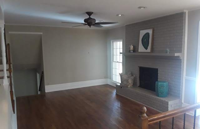 1561 Springfield Ct Gallery 4