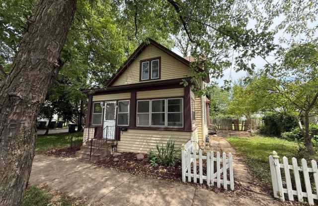 Spacious 4-Bedroom Home Close to Campus photos photos Spacious 4-Bedroom Home Close to Campus photos photos