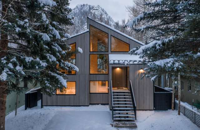 609 W Francis Street photos photos