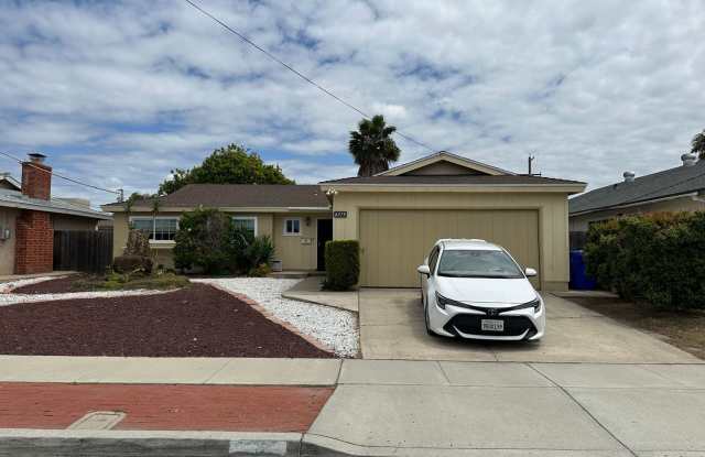 Renovated Clairemont 4BR with Private Yard, Covered Patio & 2-Car Garage – Minutes to the Beach photos photos