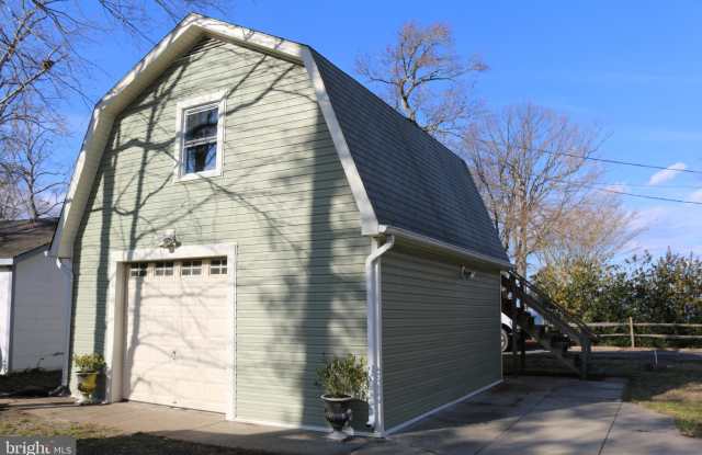 748 WALNUT AVENUE Gallery 2