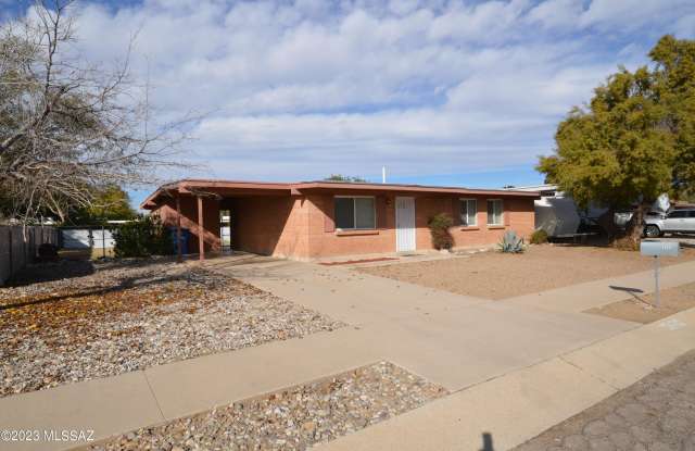 1522 S Perlman Avenue - 1522 South Perlman Avenue, Tucson, AZ 85710