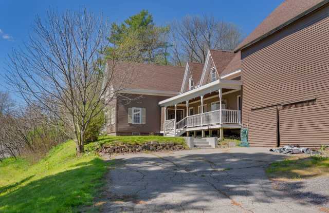 87 Cobbossee Avenue Gallery 3
