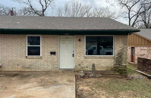 1212 W Hunt Street photos photos