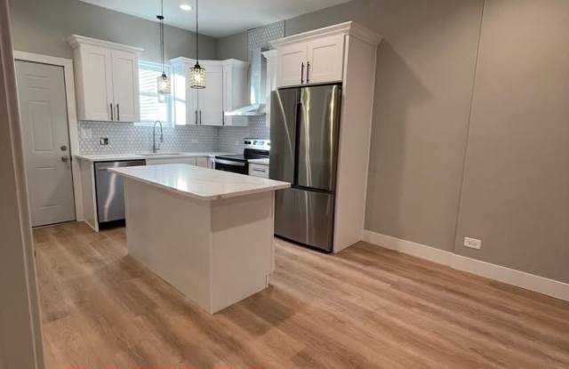 3632 N Ashland Ave photos photos