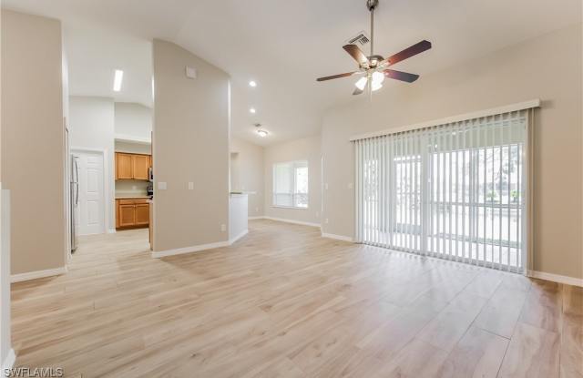 919 SW 15th Place Gallery 4