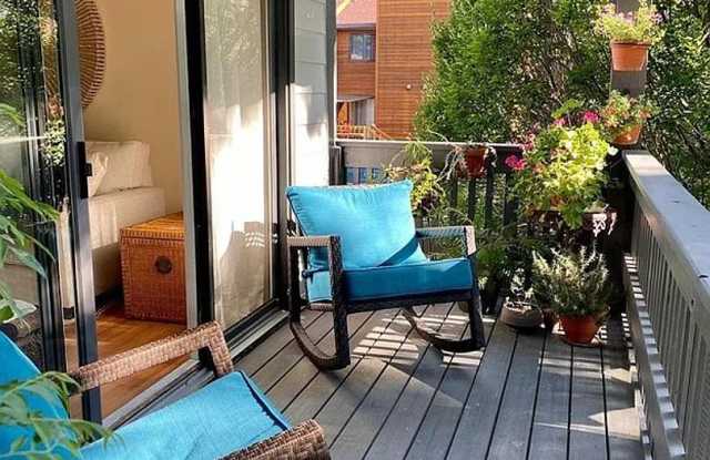 Fully Furnished Updated Turn-Key 2 Bed 1 Bath Condo Off Bike-Path & Next to Park. Gallery 3