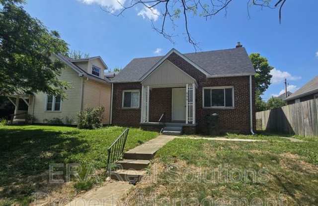 559 Whitethorne Ave photos photos