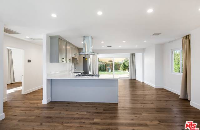 3561 S Bentley Ave - 3561 South Bentley Avenue, Los Angeles, CA 90034