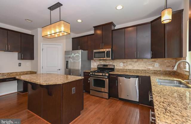 3707 HANSBERRY Court NE Gallery 2