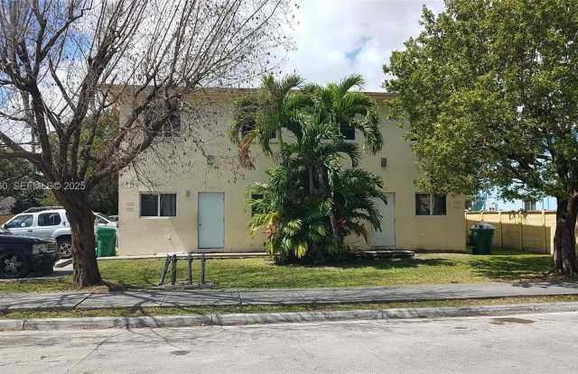 13950 NE 2ND AVE # 1A MIAMI, FL 33161 photos photos