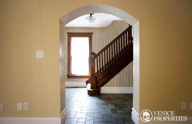 7 Bedroom on OSU Campus Gallery 4