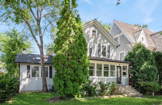 547 Melrose Avenue - 547 Melrose Avenue, Kenilworth, IL 60043