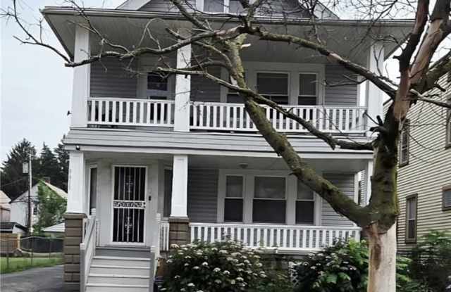 9611 Larnder Avenue - Upstairs photos photos