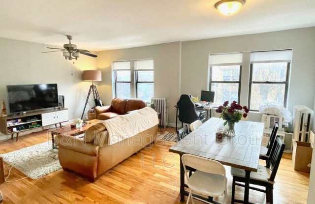 910 W Oakdale photos photos