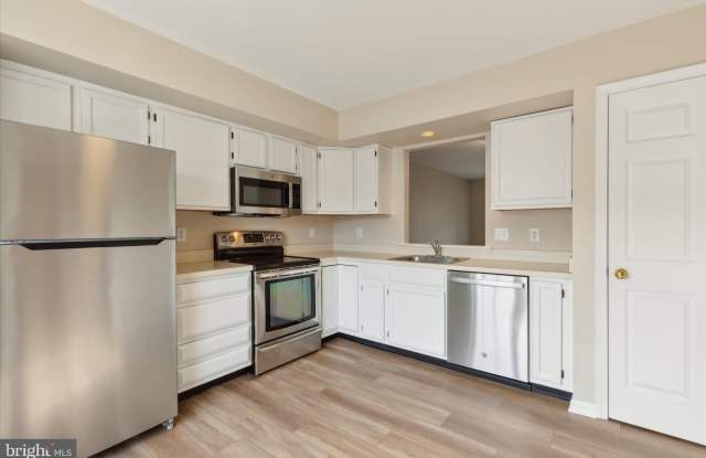 116 VILLAGE Drive - 116 Village Drive, Spring Mount, PA 19473