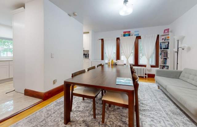 Stunning 3 bed ,2 Full Bath In  Unit Laundry! Gallery 3