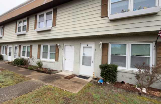 Pet friendly! 2 Bedroom, 1.5 Bath Town Home Located at East Coast Palm! photos photos