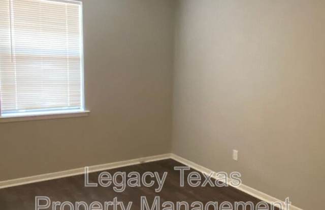 1302 Berry Dr Gallery 4
