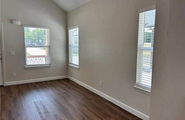 206 W Maple Avenue Gallery 3