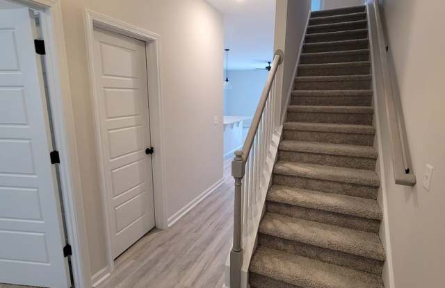 Modern townhome in beautiful Mallory Creek Subdivision Gallery 3