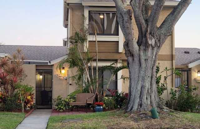 Light & bright and move in ready, updated townhome in Oakwood Villas. photos photos
