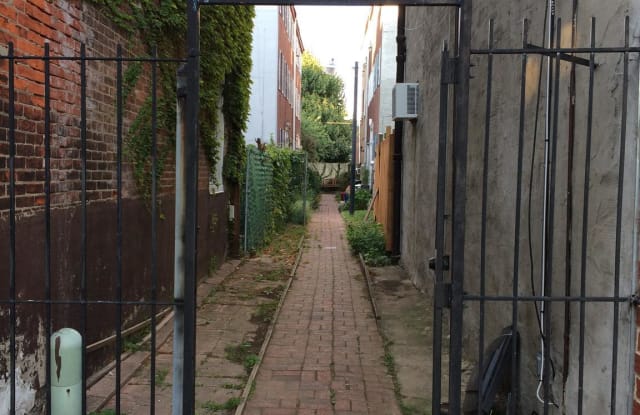 6 EARL COURT - 6 Earl Street, Philadelphia, PA 19125