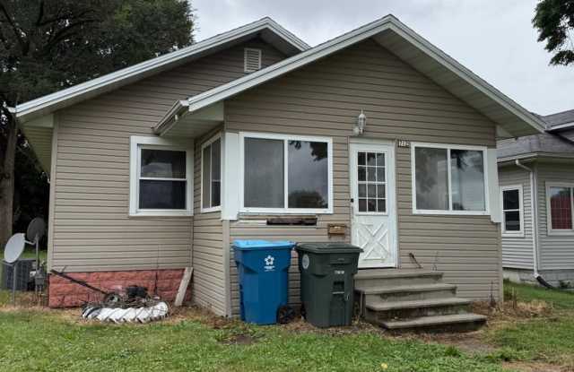 Updated 2 Bedroom, 1 Bathroom House for Rent- 712 Western Gallery 1