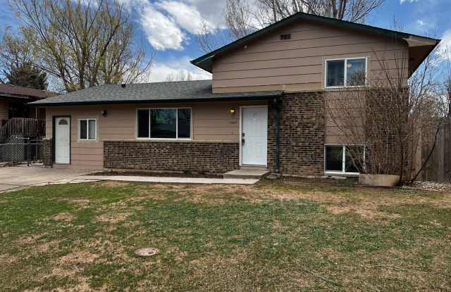 Charming 3-Bed Home with Foothills Views in NW Fort Collins! - 2507 Timber Court, Fort Collins, CO 80521