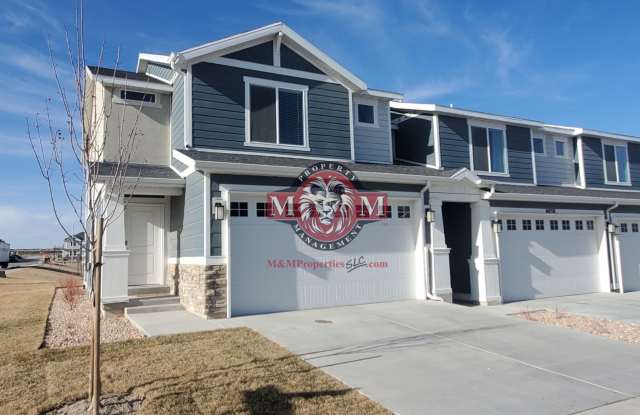 Like New 3 Bd 2.5 Bath Townhome photos photos