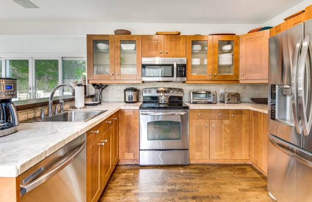 200 Woodbine Drive Gallery 3