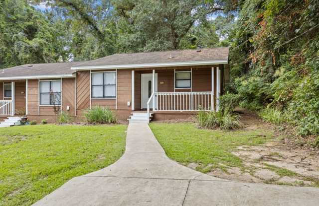 AVAILABLE NOW: 2Bd/1Ba - with fireplace - 823 Livingston Ct Gallery 2