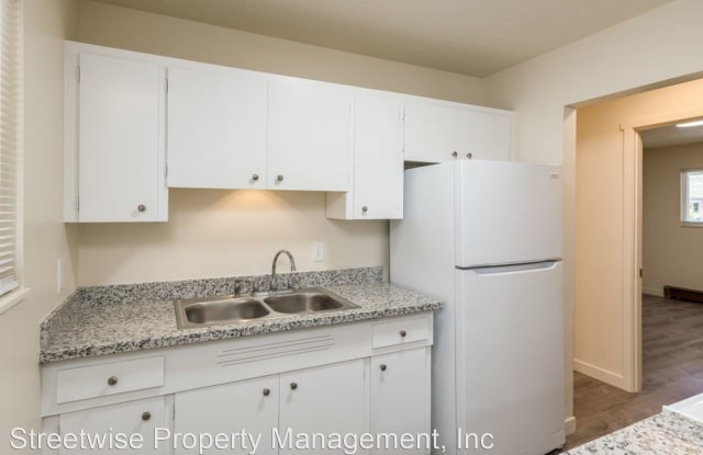 2705 SE Courtney  - Unit 6 - 2705 Southeast Courtney Avenue, Oak Grove, OR 97222