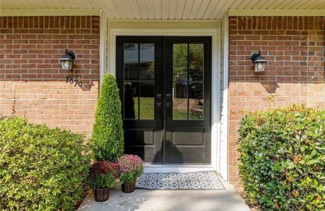 7090 Stonington Drive NE photos photos