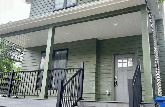 Remodeled 10-Bedroom House in Dinkytown Gallery 3