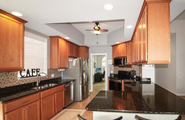 Islandwalk Annual Pool Home for Rent Gallery 4