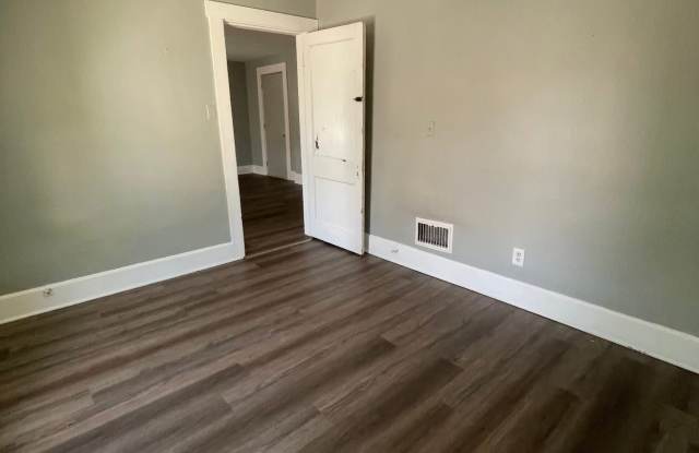 262 1/2 Corwin Avenue - 262 1/2 Corwin Avenue, Zanesville, OH 43701 262 1/2 Corwin Avenue - 262 1/2 Corwin Avenue, Zanesville, OH 43701