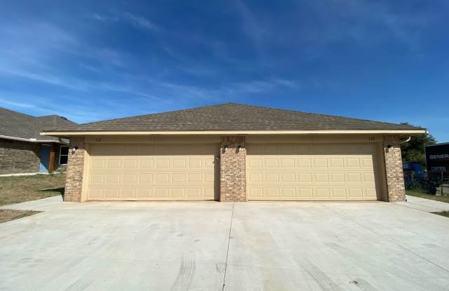 3 Bedroom 2 Bath 2 Car Garage Duplex In Moore Schools photos photos